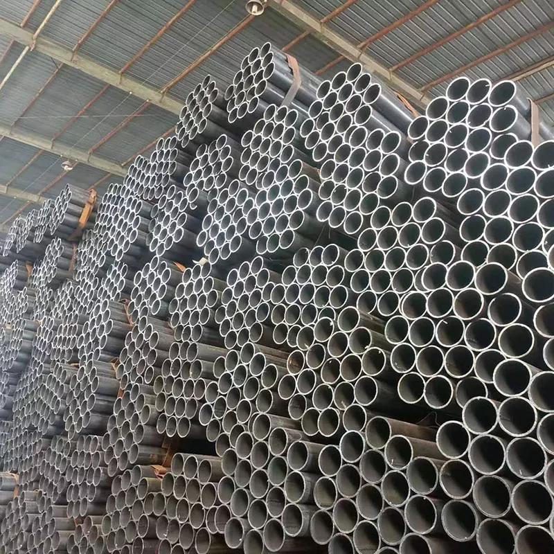 Rechte gespleten zwarte ronde buis